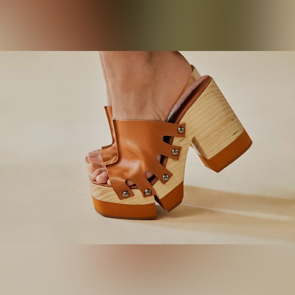 Free People Cassis Tan Clog - Picture 2 of 4